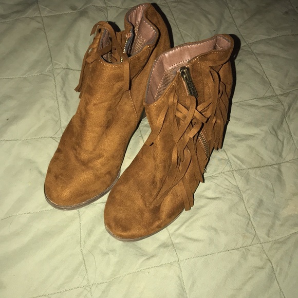 Shoes - Picture 2 of 3